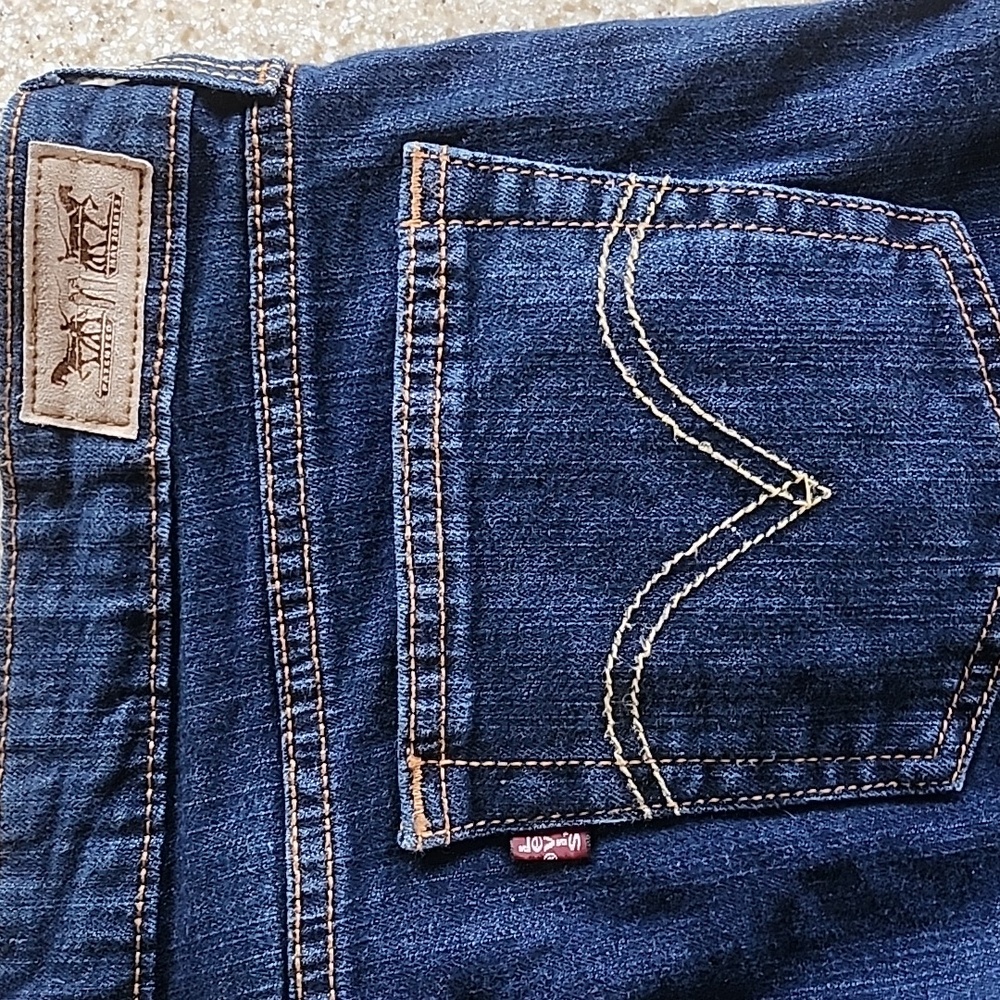 Levi's Cuffed Jean Short Size 32 - Picture 4 of 12